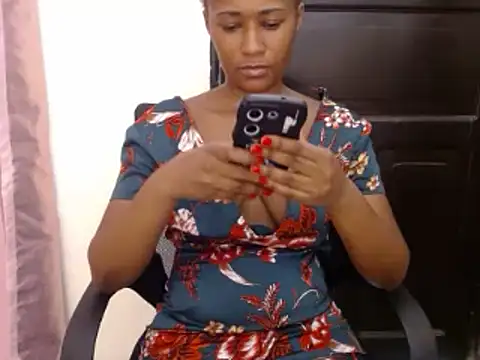 Snapshot of savage_laura chatting on March 2025 12:16:01 PM savage laura online show from March 2025 12:16:01 PM