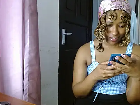 Snapshot of savage_laura chatting on July 2026 01:10:01 PM savage laura online show from July 2026 01:10:01 PM