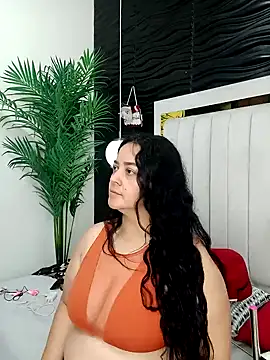 lucia vonne  online show from January 2025 01:01:01 PM