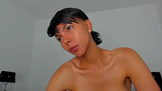 xhenisa  online show from May 2026 04:48:01 PM