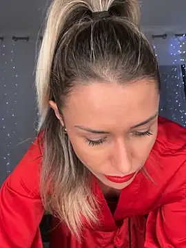 Snapshot of petrouchkaaa_ chatting on November 2025 09:25:02 PM petrouchkaaa online show from November 2025 09:25:02 PM