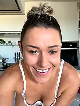 Snapshot of petrouchkaaa_ chatting on November 2025 08:58:01 AM petrouchkaaa online show from November 2025 08:58:01 AM