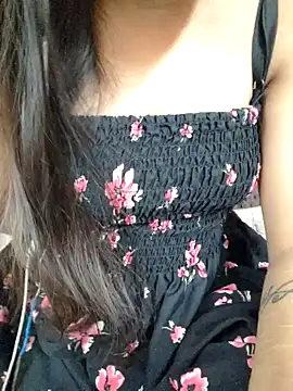 Snapshot of Roshni_98 chatting on February 2025 01:46:02 AM Roshni 98 online show from February 2025 01:46:02 AM