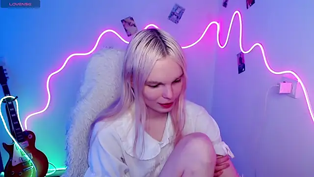 Emily Nyaffee online show from November 2025 01:00:02 PM