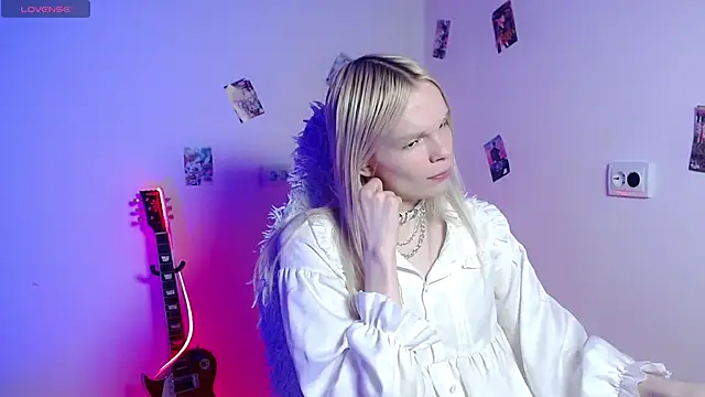 Snapshot of Emily_Nyaffee chatting on March 2026 12:36:02 AM Emily Nyaffee online show from March 2026 12:36:02 AM