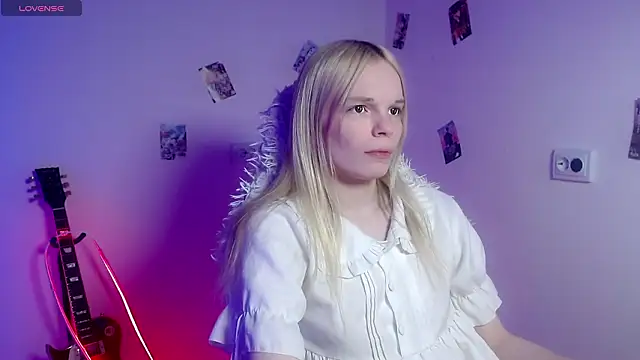 Snapshot of Emily_Nyaffee chatting on March 2026 01:44:01 PM Emily Nyaffee online show from March 2026 01:44:01 PM
