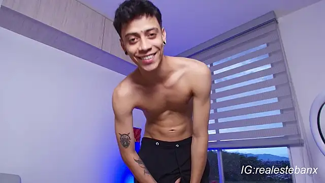 Snapshot of Esteban_Knight chatting on October 2025 10:32:02 PM Esteban Knight online show from October 2025 10:32:02 PM