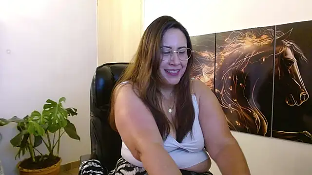 amalia brunette online show from April 2026 09:31:01 PM