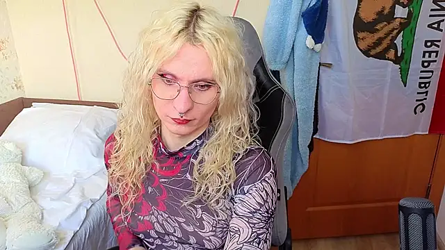 Lori Myaf online show from April 2026 03:47:02 PM