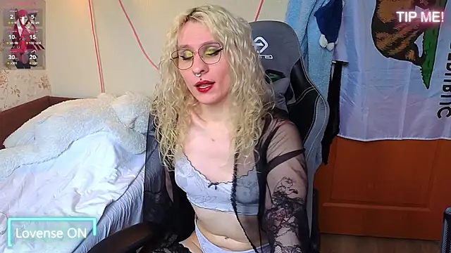 Lori Myaf online show from April 2026 01:41:02 PM