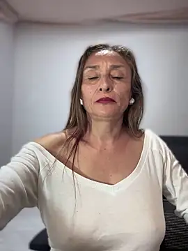 lilian prada online show from April 2026 09:39:33 PM