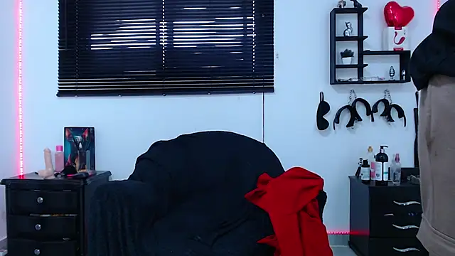 KinkyAllisonSub online show from February 2025 09:15:01 PM