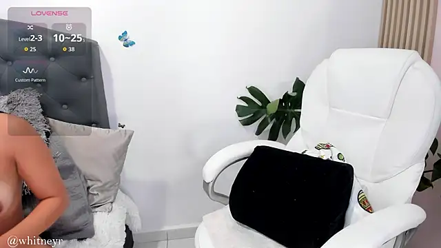 cutewhitneyr online show from April 2026 02:20:01 PM