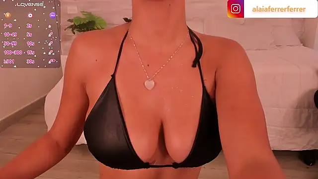 Alaia Ferrer  online show from February 2025 08:03:01 PM