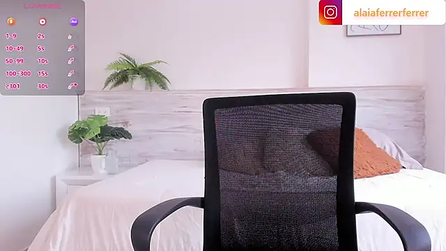 Alaia Ferrer  online show from February 2025 08:34:02 PM