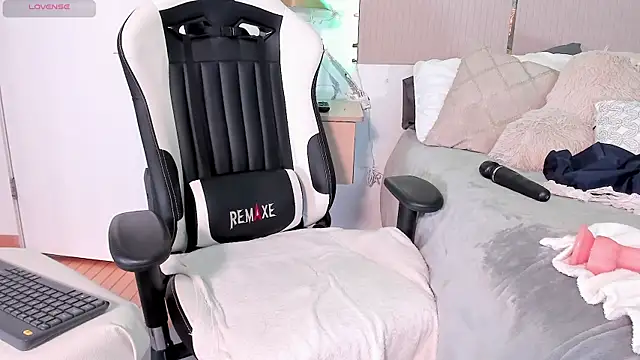 Jadeh Williams02 online show from March 2025 01:16:01 AM