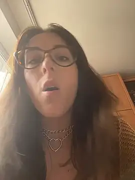MommmyYummy online show from April 2026 10:08:01 AM