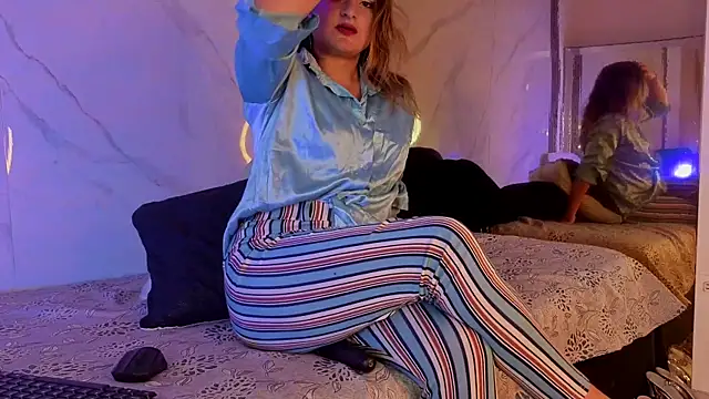 CandyQueenGold online show from April 2026 06:57:01 PM