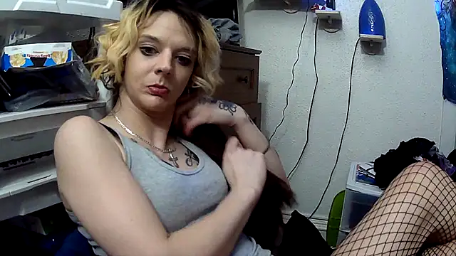 Snapshot of dangereyez0010 chatting on April 2026 04:57:01 AM dangereyez0010 online show from April 2026 04:57:01 AM