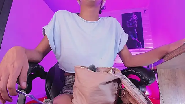 Alahia Rodriguez online show from November 2025 08:00:01 PM