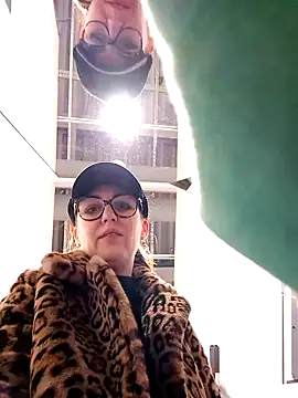 Ulyana72882 online show from December 2024 02:50:01 PM