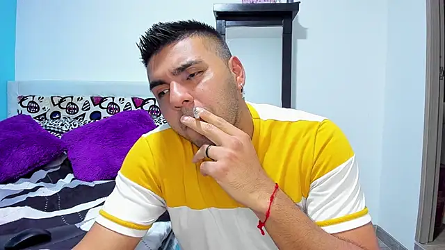 Snapshot of 2ScarletandRyan8 chatting on March 2025 08:11:01 PM 2ScarletandRyan8 online show from March 2025 08:11:01 PM