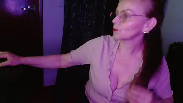 asleycavta online show from April 2026 11:29:02 PM