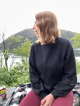 Mia Railey online show from October 2025 02:21:02 PM