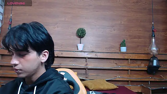 Snapshot of alex_477 chatting on November 2025 11:43:02 AM alex 477 online show from November 2025 11:43:02 AM