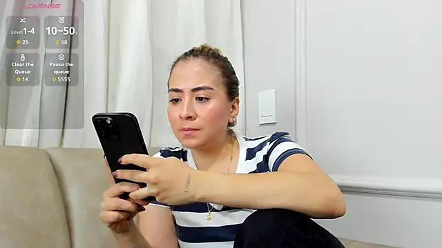 Snapshot of Lia_walton chatting on November 2025 05:04:02 PM Lia walton online show from November 2025 05:04:02 PM