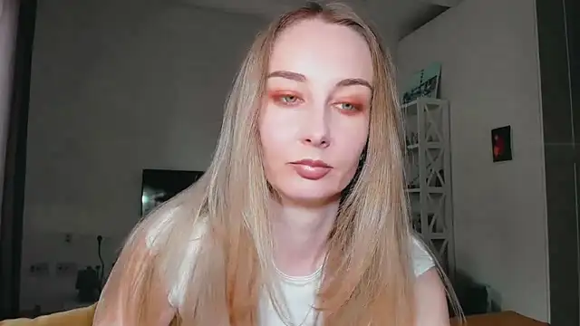 Maiami000 online show from March 2026 01:48:02 PM