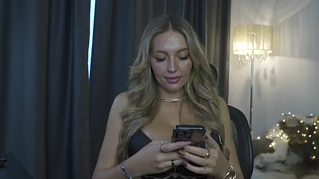 JoanneGG online show from November 2025 06:45:02 AM