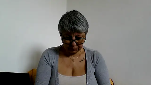 roseblak42 online show from March 2026 09:47:01 AM