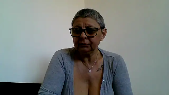 roseblak42 online show from April 2026 04:06:02 PM