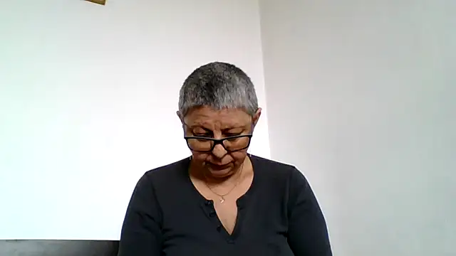 roseblak42 online show from April 2026 10:28:01 AM