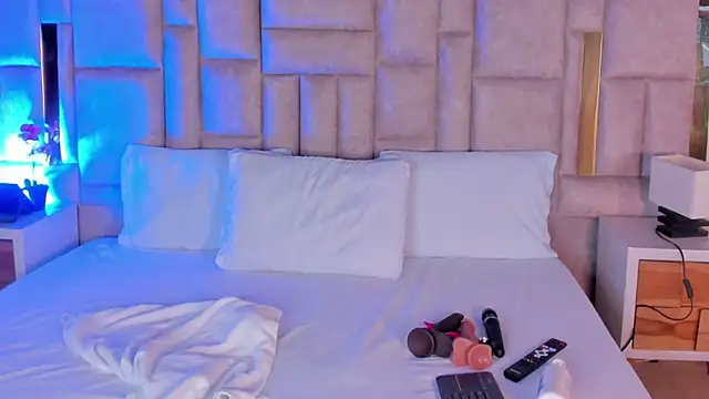 Miss Abigail  online show from December 2025 01:52:02 PM