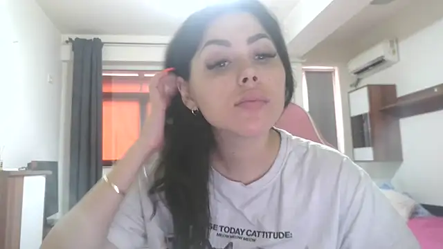 LovelyJulliette online show from June 2026 12:50:02 PM