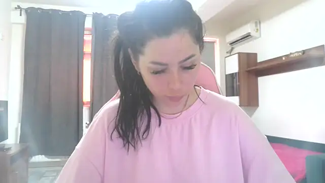 LovelyJulliette online show from June 2026 12:40:02 PM