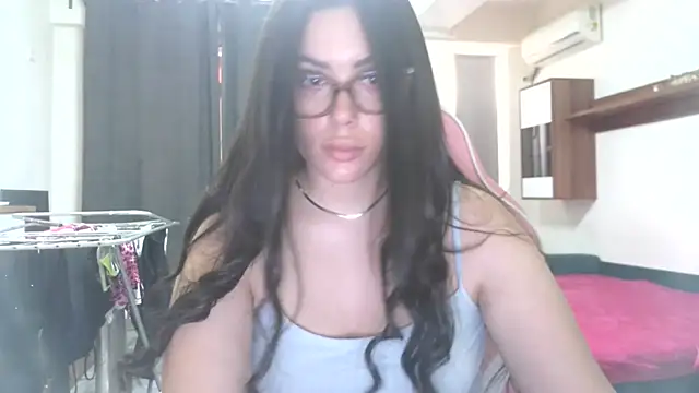 LovelyJulliette online show from June 2026 03:15:02 PM