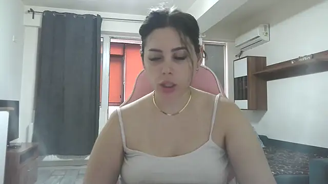 LovelyJulliette online show from July 2026 04:02:01 PM