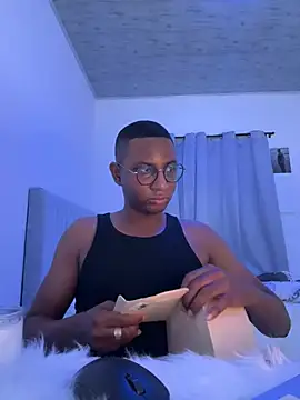 Snapshot of Arwens_bell08 chatting on February 2025 12:33:01 AM Arwens bell08 online show from February 2025 12:33:01 AM