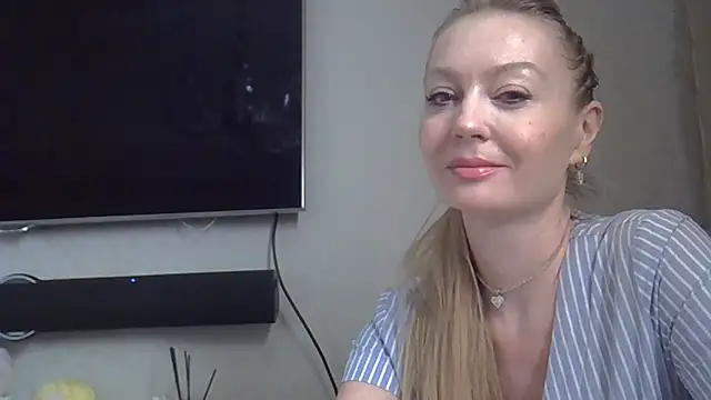 ZarinaSwift online show from February 2026 10:41:02 AM