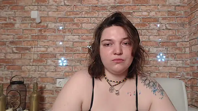 Amelia Kiss  online show from March 2025 12:43:01 AM