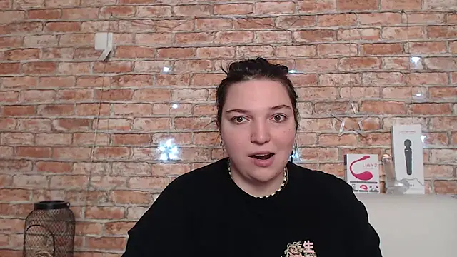 Amelia Kiss  online show from September 2025 12:34:01 AM