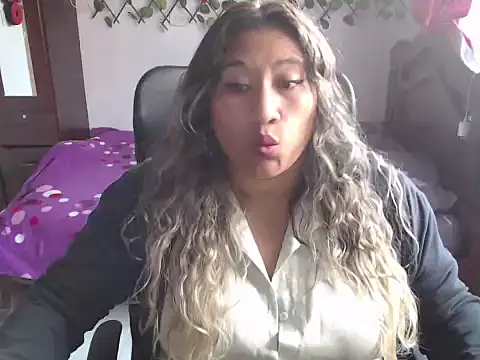 Snapshot of EmilyLove1014 chatting on December 2024 09:23:02 PM EmilyLove1014 online show from December 2024 09:23:02 PM