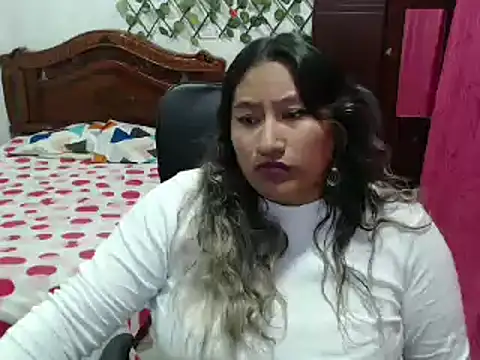 Snapshot of EmilyLove1014 chatting on December 2024 11:55:01 PM EmilyLove1014 online show from December 2024 11:55:01 PM