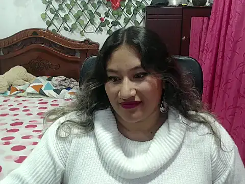 Snapshot of EmilyLove1014 chatting on December 2024 01:34:02 AM EmilyLove1014 online show from December 2024 01:34:02 AM