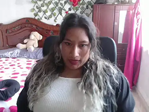 Snapshot of EmilyLove1014 chatting on January 2025 06:30:01 PM EmilyLove1014 online show from January 2025 06:30:01 PM