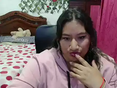 Snapshot of EmilyLove1014 chatting on January 2025 03:20:02 AM EmilyLove1014 online show from January 2025 03:20:02 AM