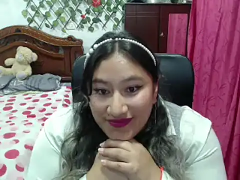 Snapshot of EmilyLove1014 chatting on January 2025 02:52:01 AM EmilyLove1014 online show from January 2025 02:52:01 AM